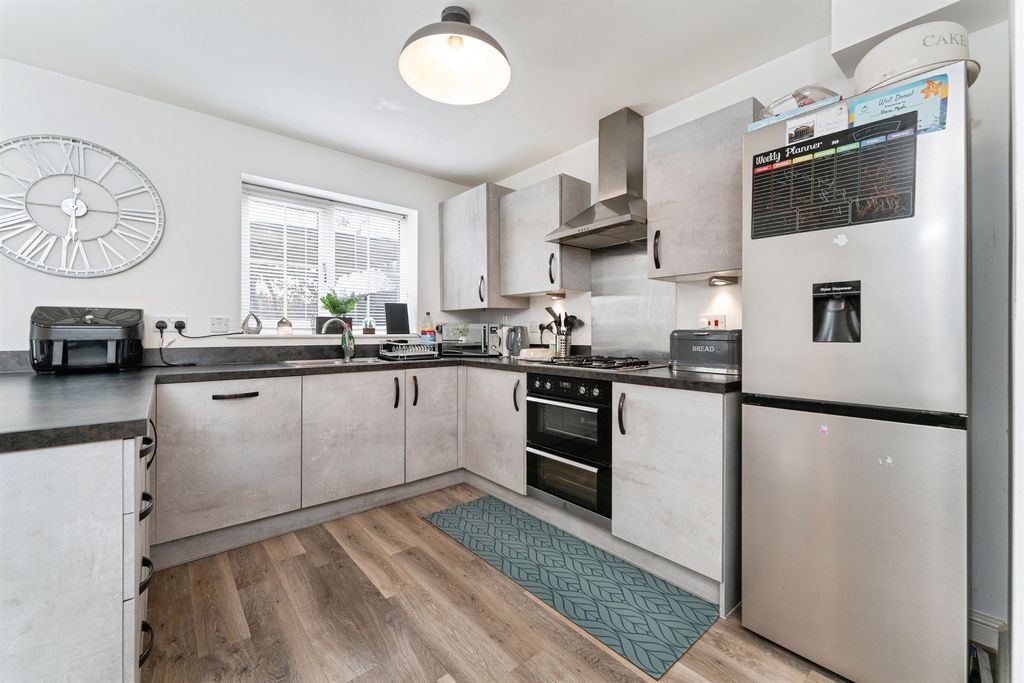 Property photo 2 of 18