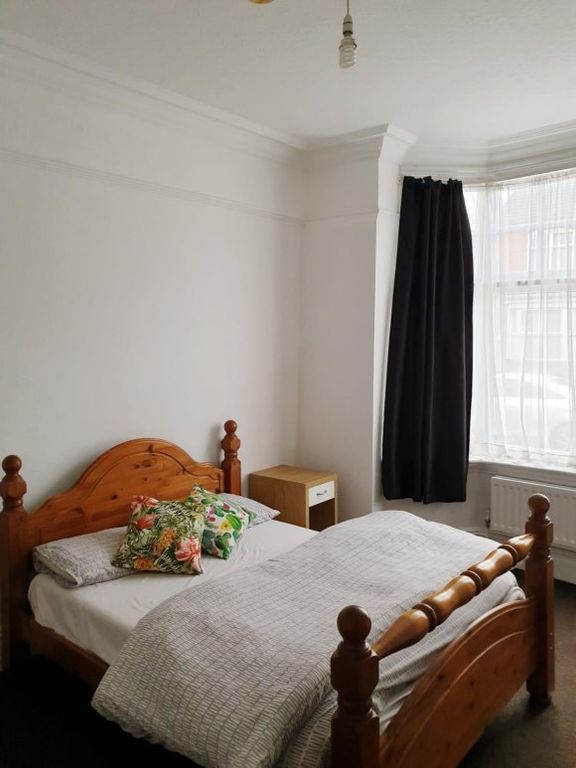 Property photo 3 of 16 25 Paget Rd Bedroom..Jpg