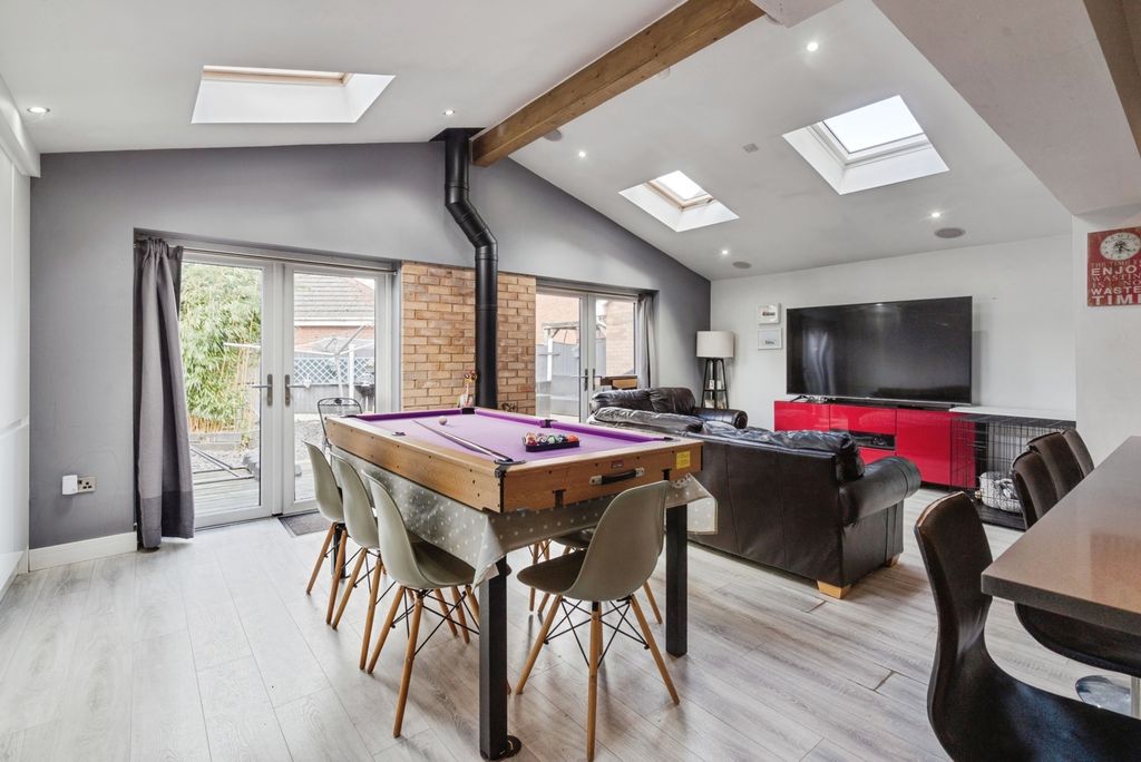 Property photo 2 of 27 Pbox-Img.Jpg