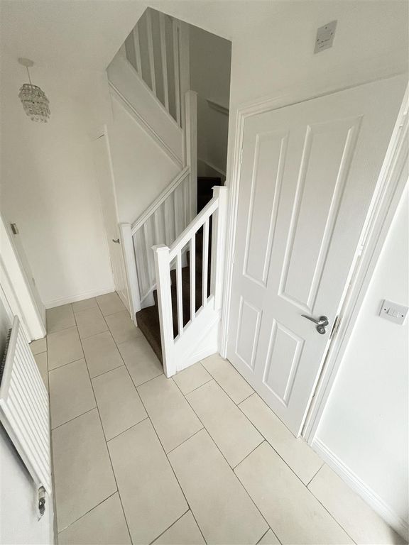 Property photo 2 of 13 Entrance Hall