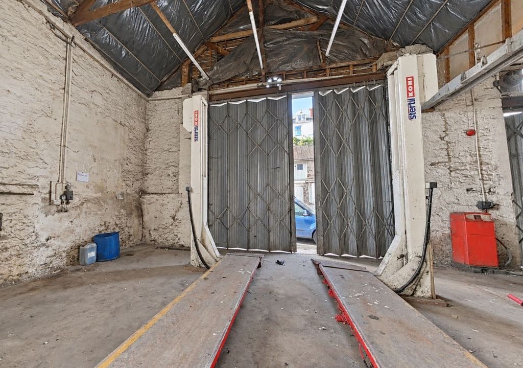 Property photo 1 of 3
