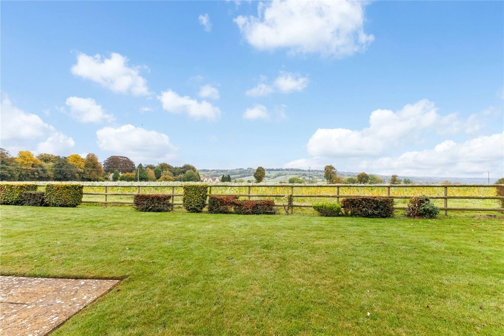 Property photo 2 of 16 Garden