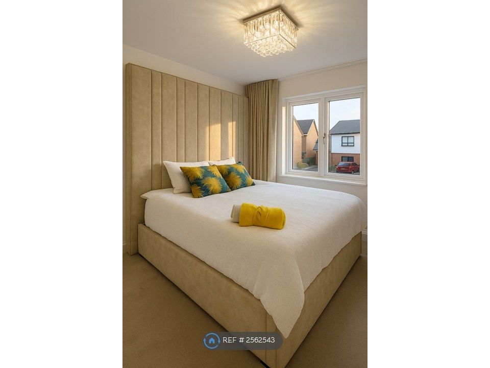 Property photo 3 of 11 Master Bedroom
