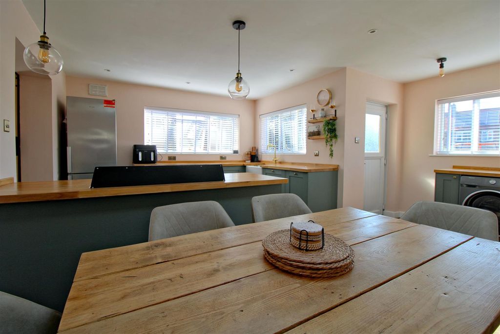 Property photo 3 of 29 Kitchen Diner