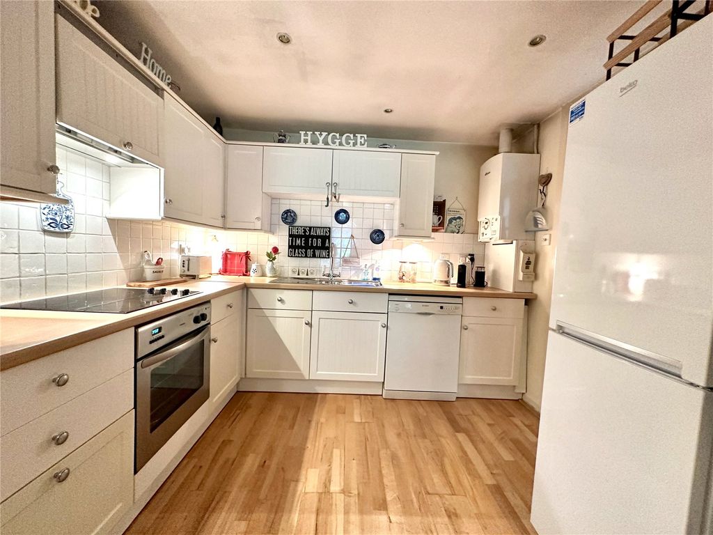 Property photo 3 of 11 Picture No. 12