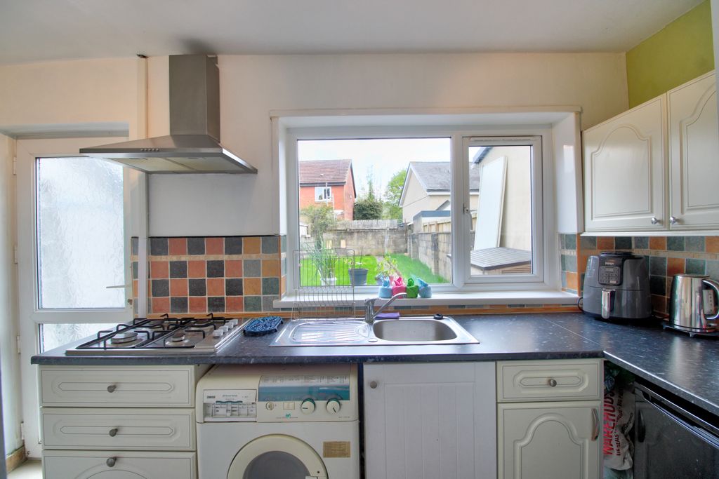 Property photo 2 of 11 Img_2810_1_2_Interior 4