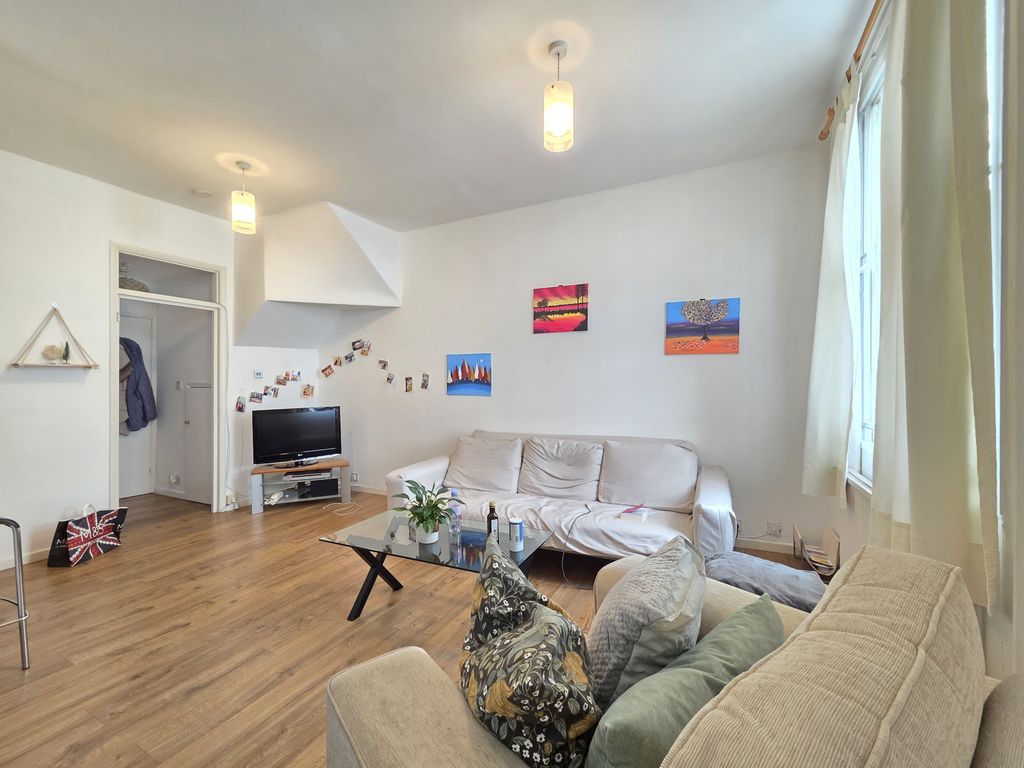 Property photo 1 of 5 Gloucester Terrace, W2