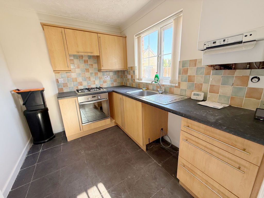 Property photo 3 of 8 Kitchen