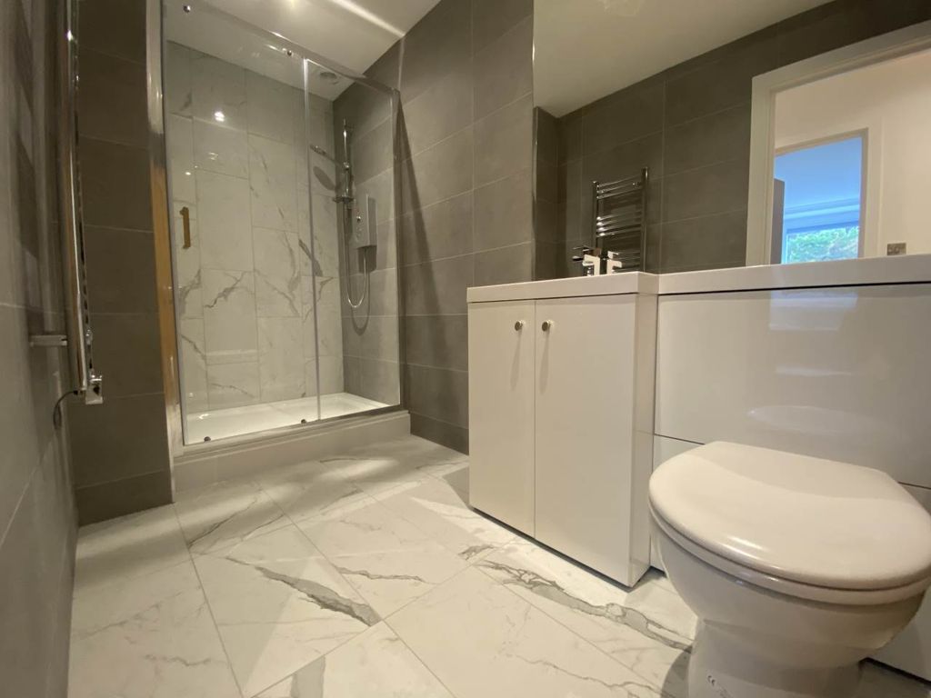 Property photo 3 of 7 Bathroom