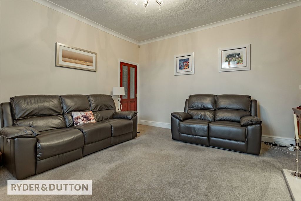 Property photo 3 of 22 Lounge