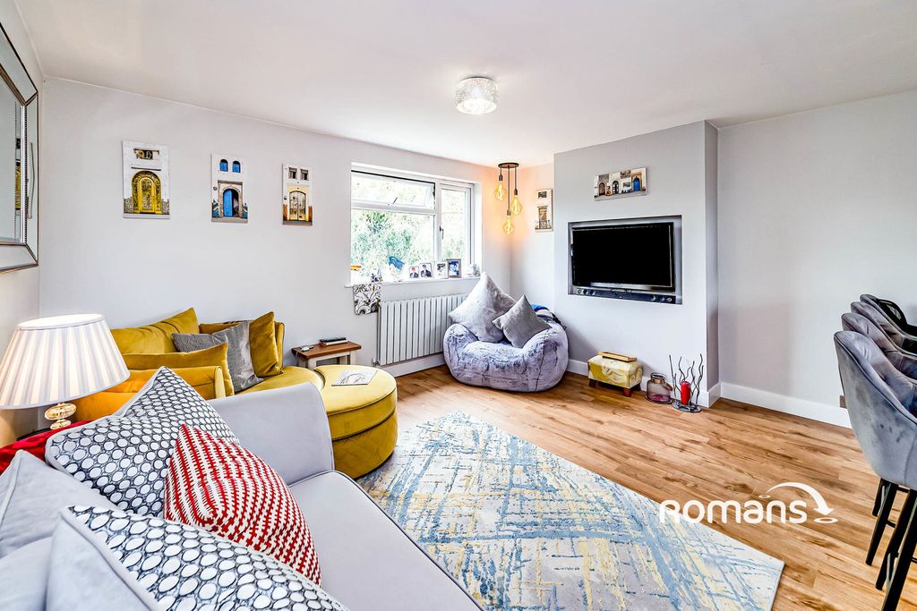 Property photo 2 of 11 1