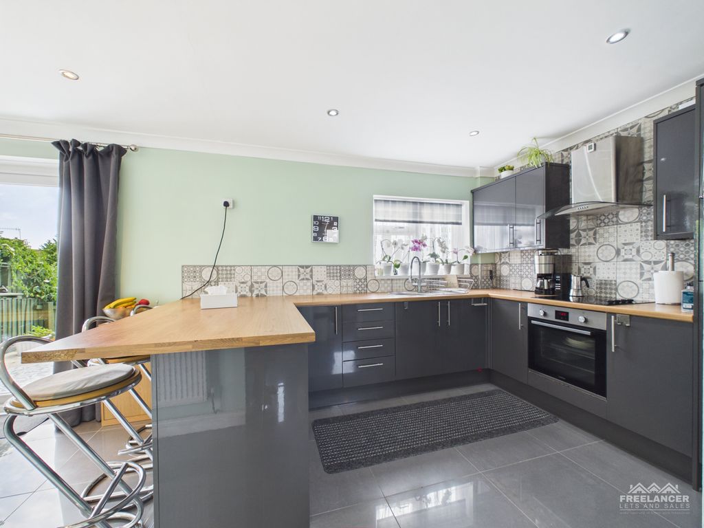 Property photo 2 of 17 Kitchen 3