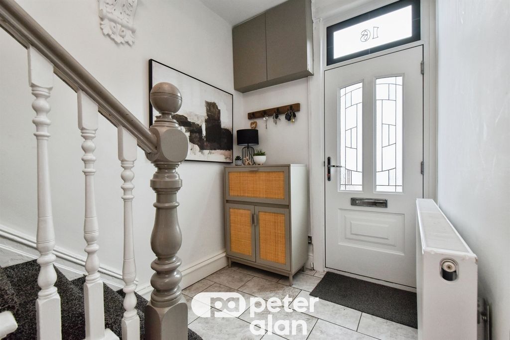 Property photo 2 of 29