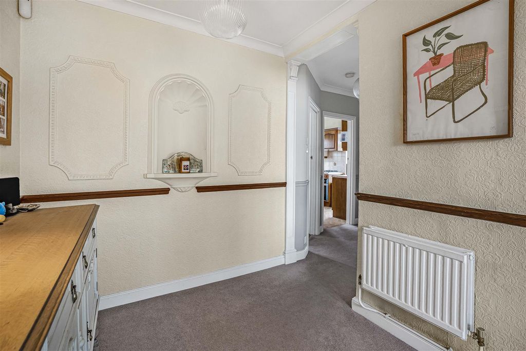 Property photo 3 of 21 Entrance Hall