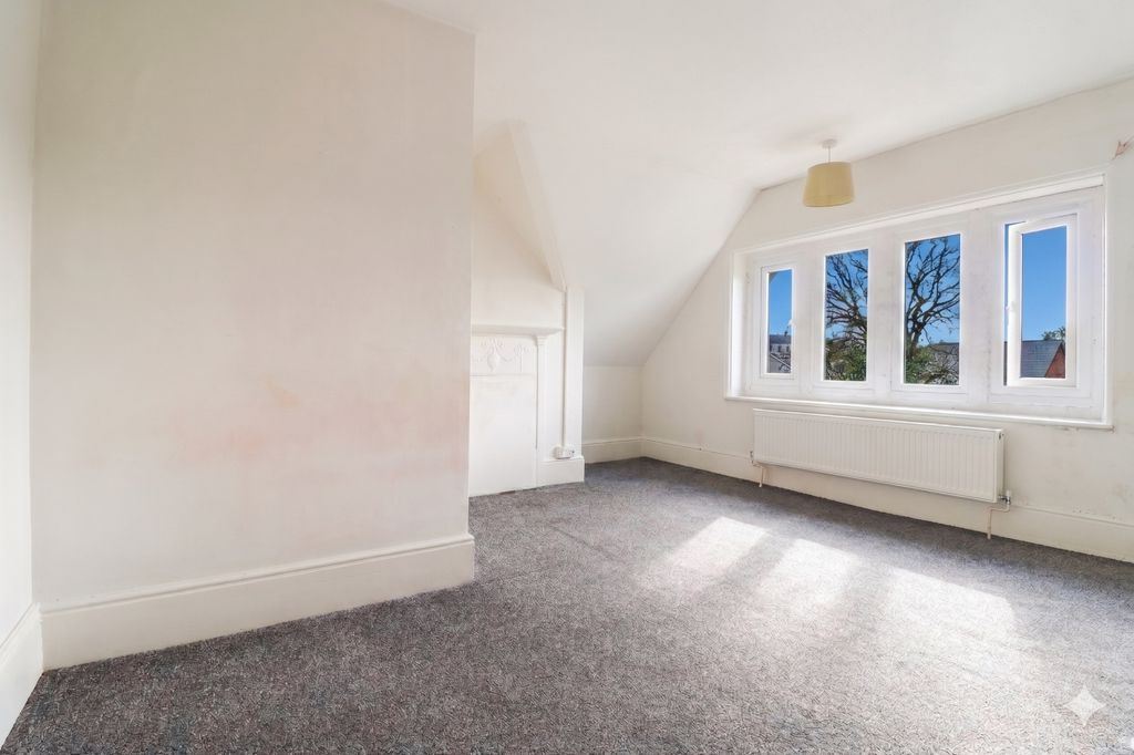 Property photo 2 of 5 Living