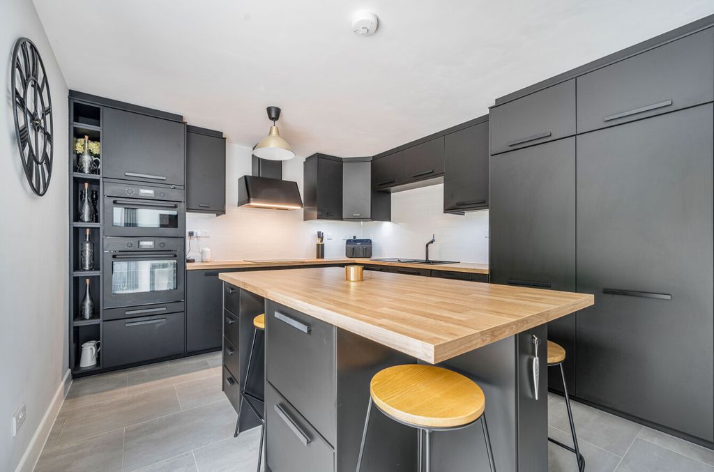 Property photo 3 of 24 3 - 1327332-14-687E4d...