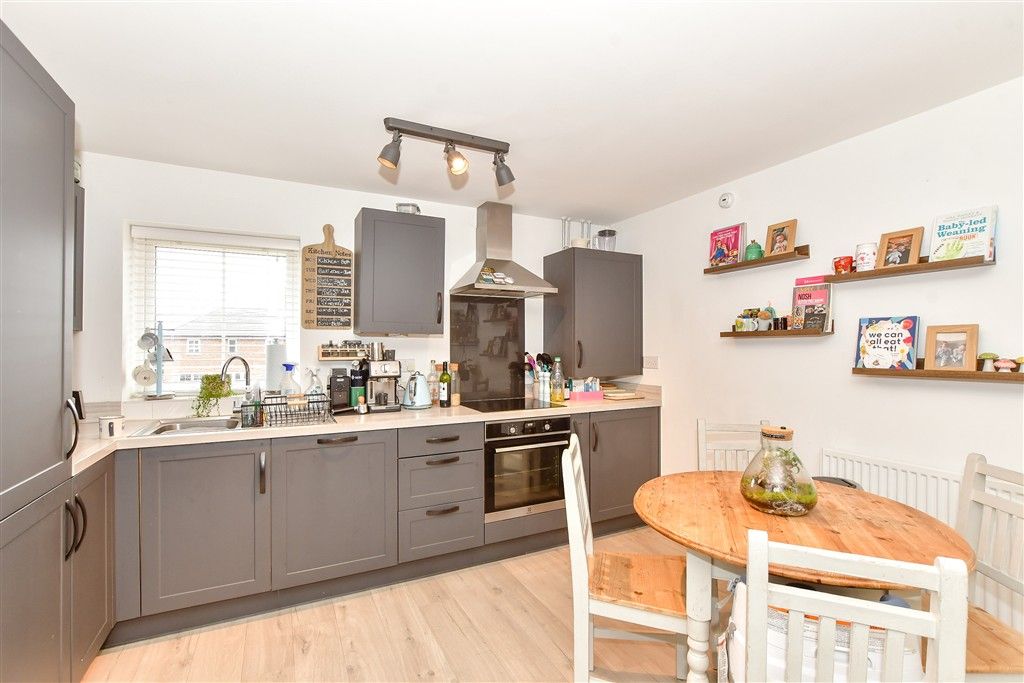 Property photo 3 of 8 Lounge/Kitchen