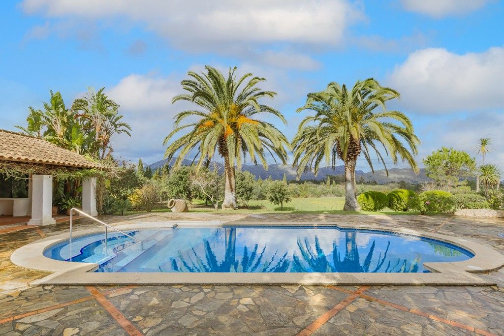 Property photo 2 of 20 Pool (1)