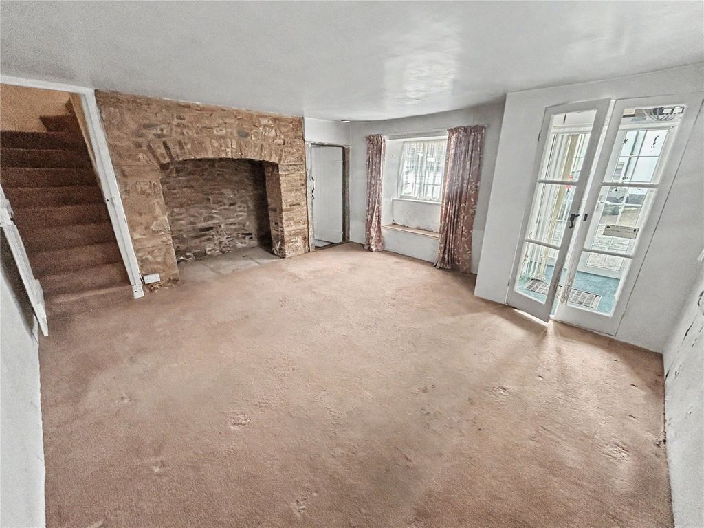 Property photo 2 of 10 Sitting Room