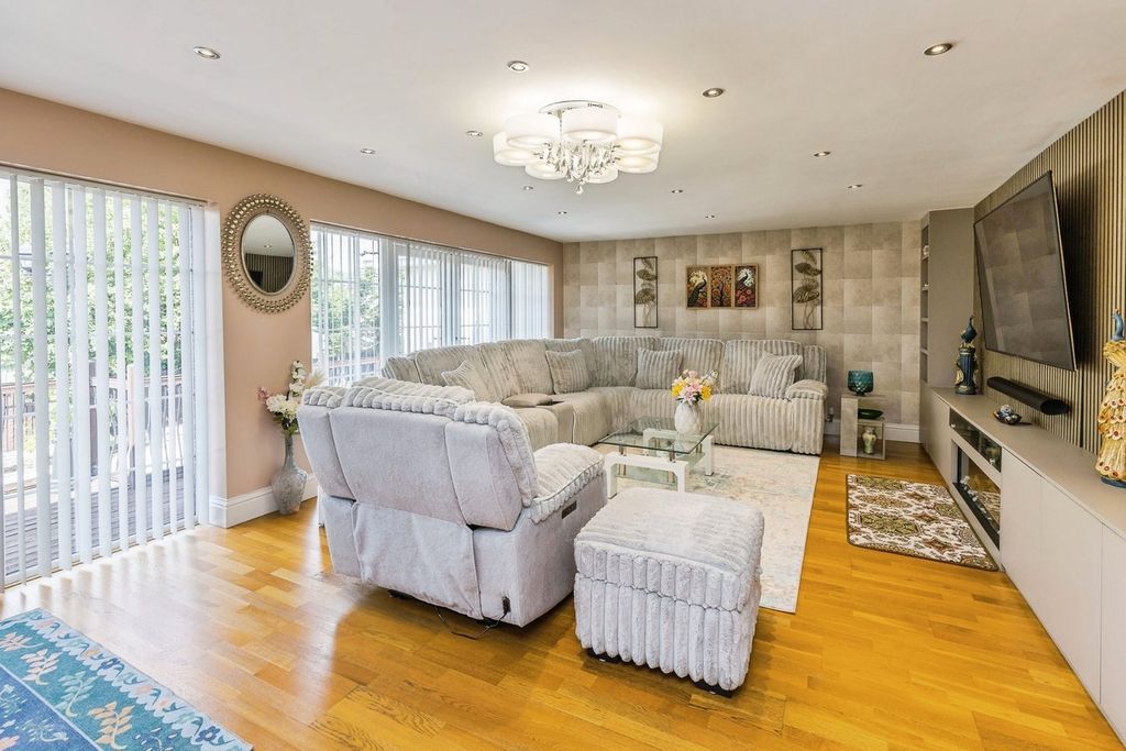 Property photo 2 of 41