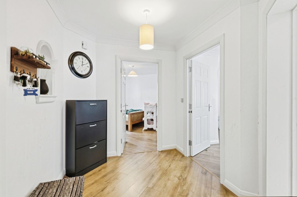 Property photo 2 of 12 Entrance Hall