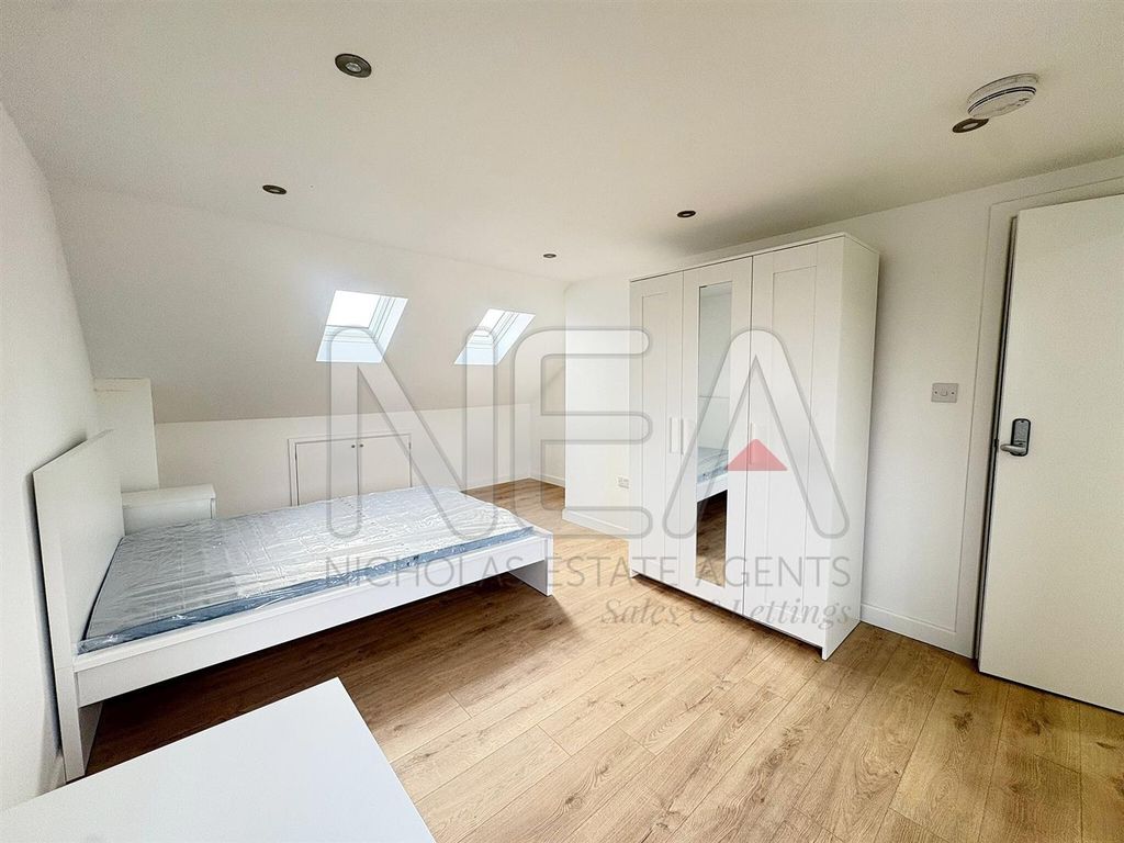 Property photo 2 of 6 Room Four