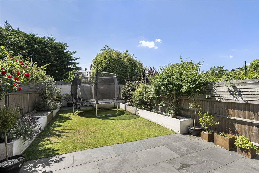 Property photo 3 of 30 Garden