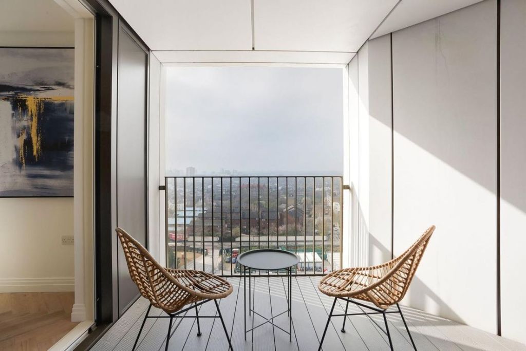 Property photo 3 of 12