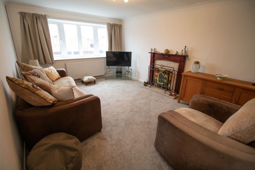 Property photo 2 of 13 Lounge