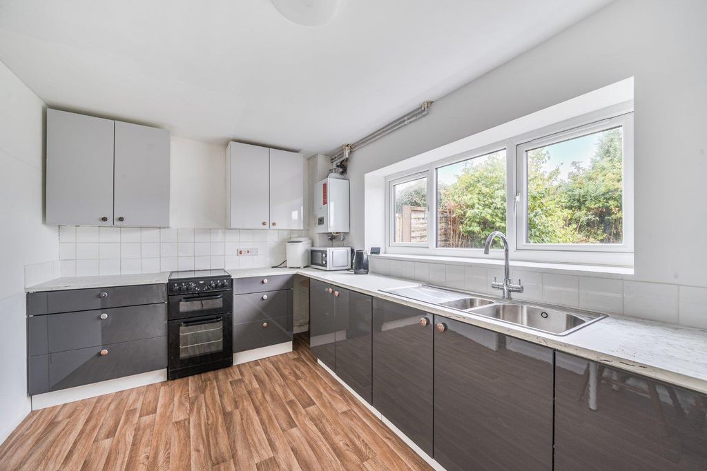 Property photo 2 of 21 Seddons, Tiverton