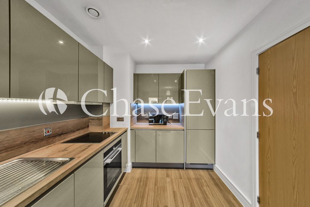 Property photo 3 of 9 Kitchen