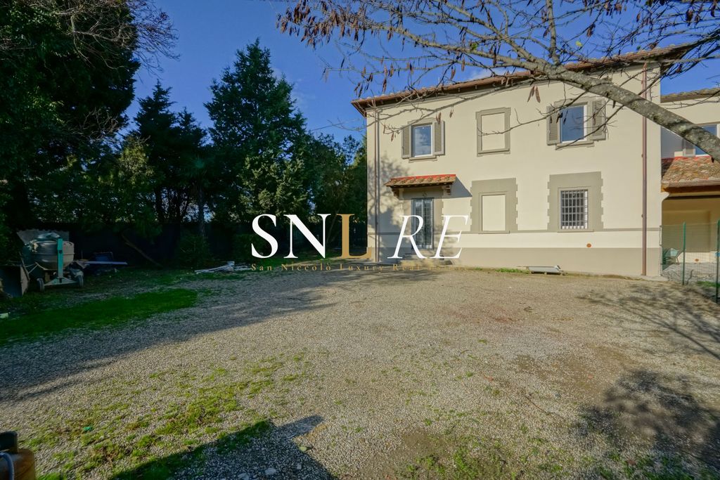 Property photo 2 of 25