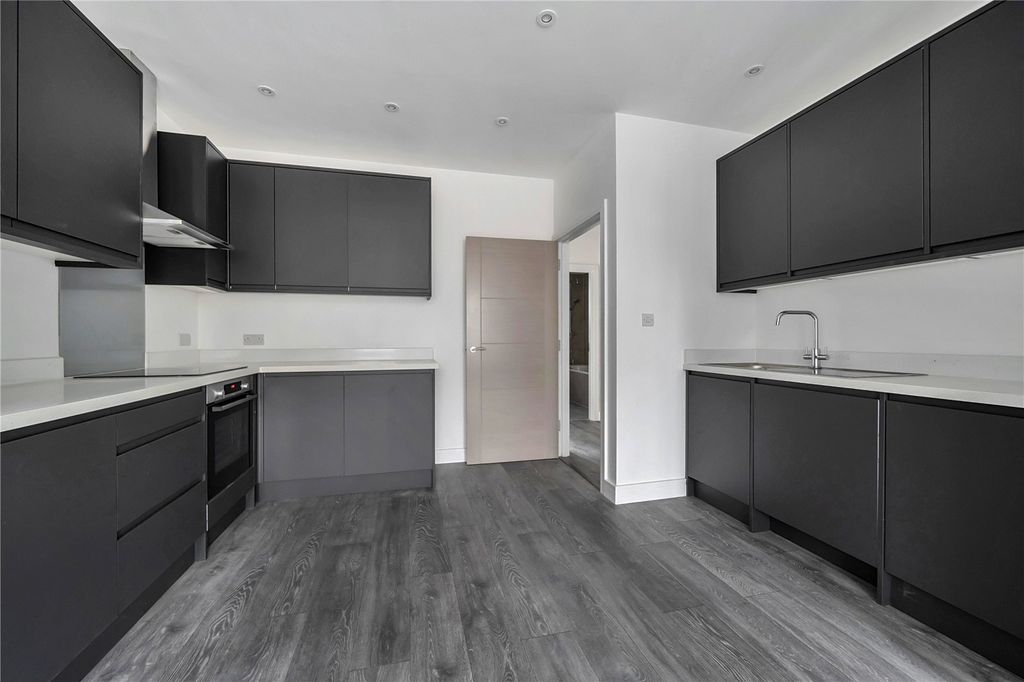 Property photo 1 of 16 Picture No. 04