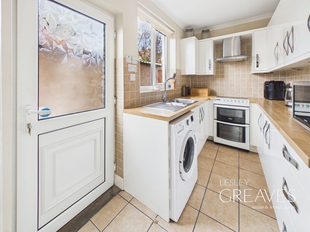 Property photo 3 of 18 Kitchen