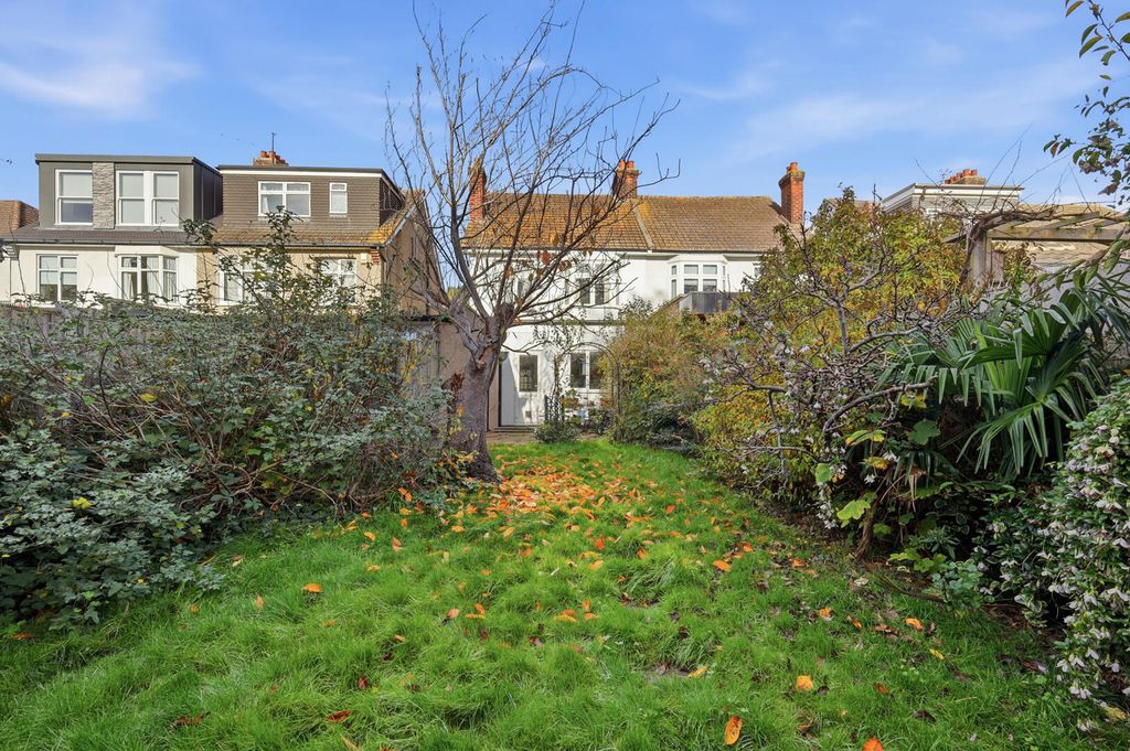 Property photo 3 of 22