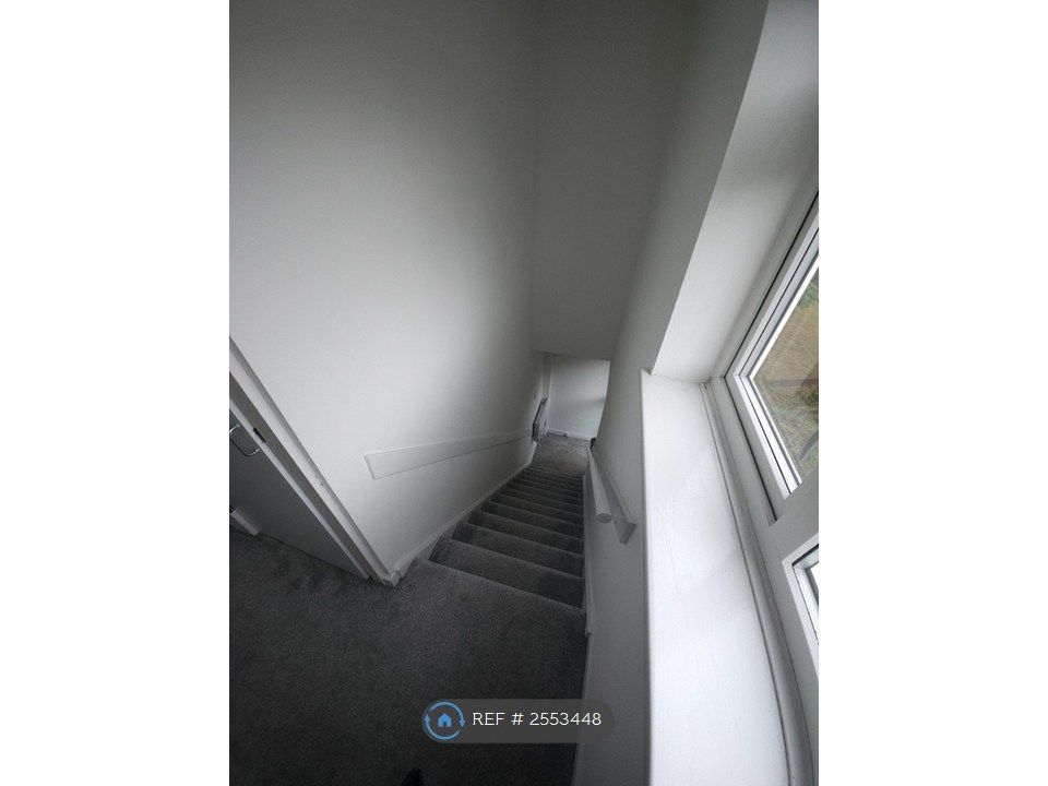Property photo 3 of 8 Landing