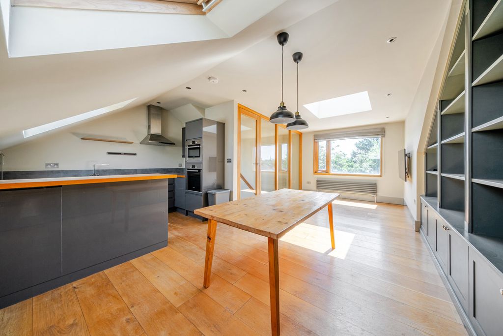 Property photo 2 of 14 1487926-7-6A4Cf2B...