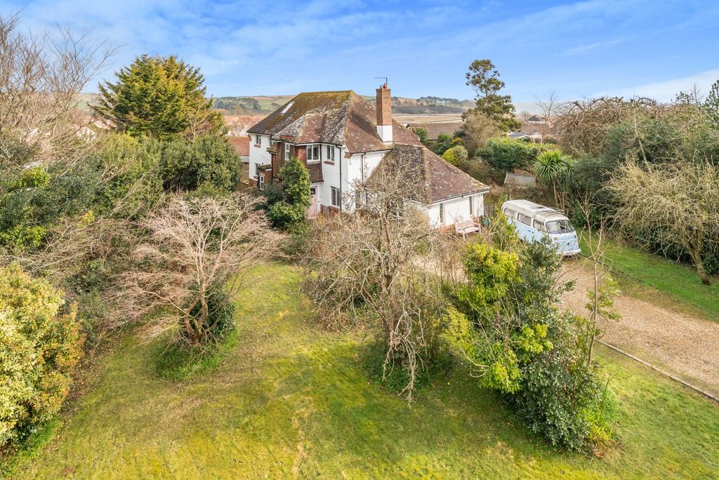 Property photo 2 of 40