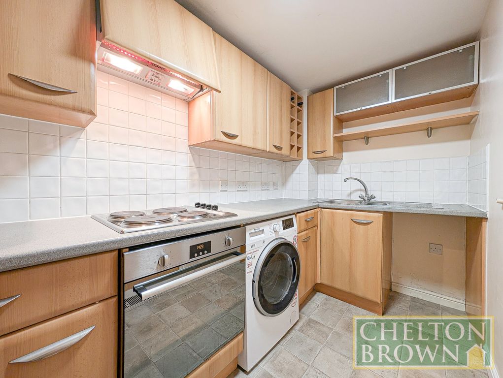 Property photo 3 of 17 Kitchen