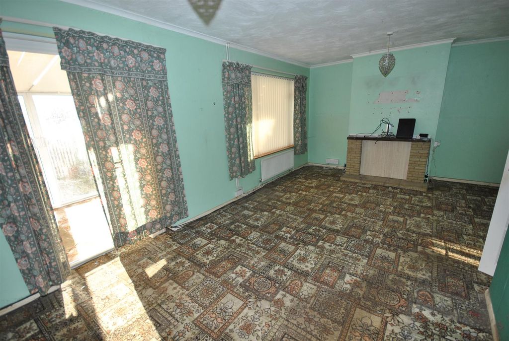 Property photo 2 of 12 Lounge/Diner