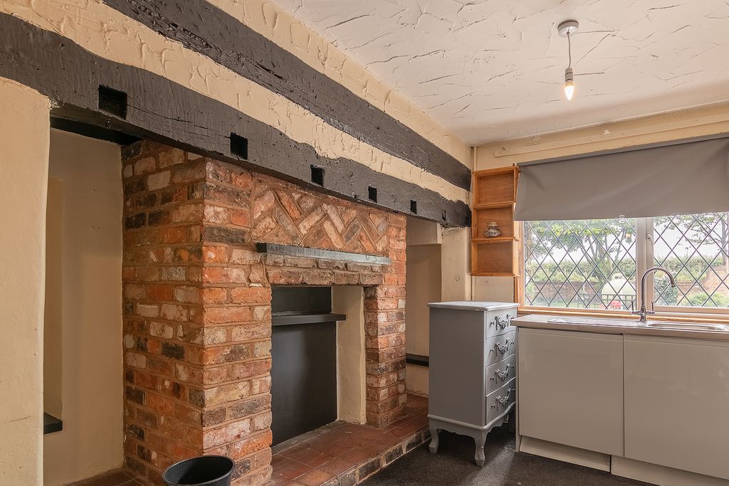 Property photo 2 of 31