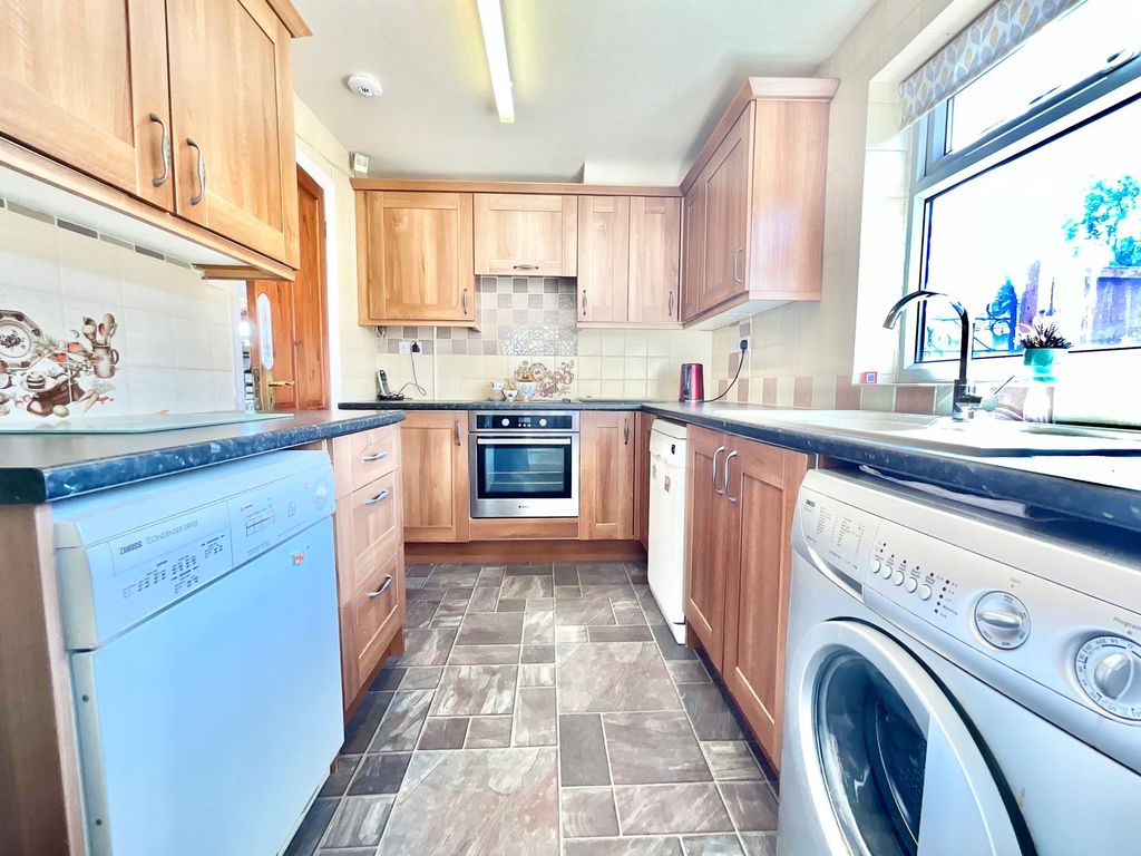 Property photo 2 of 23
