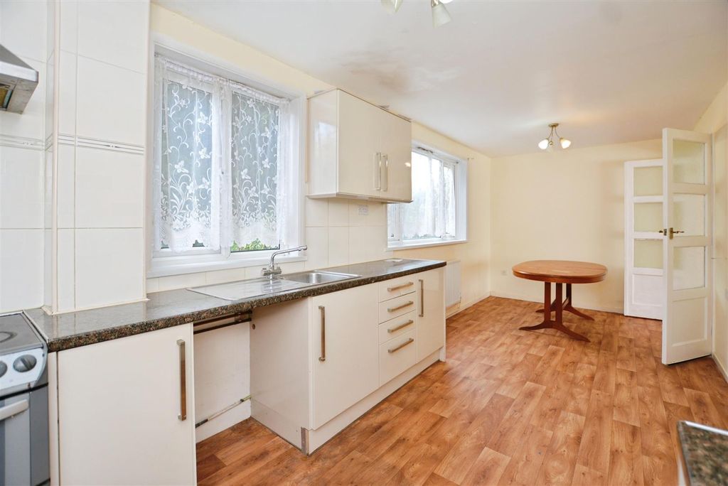 Property photo 2 of 15 Kitchen/Diner