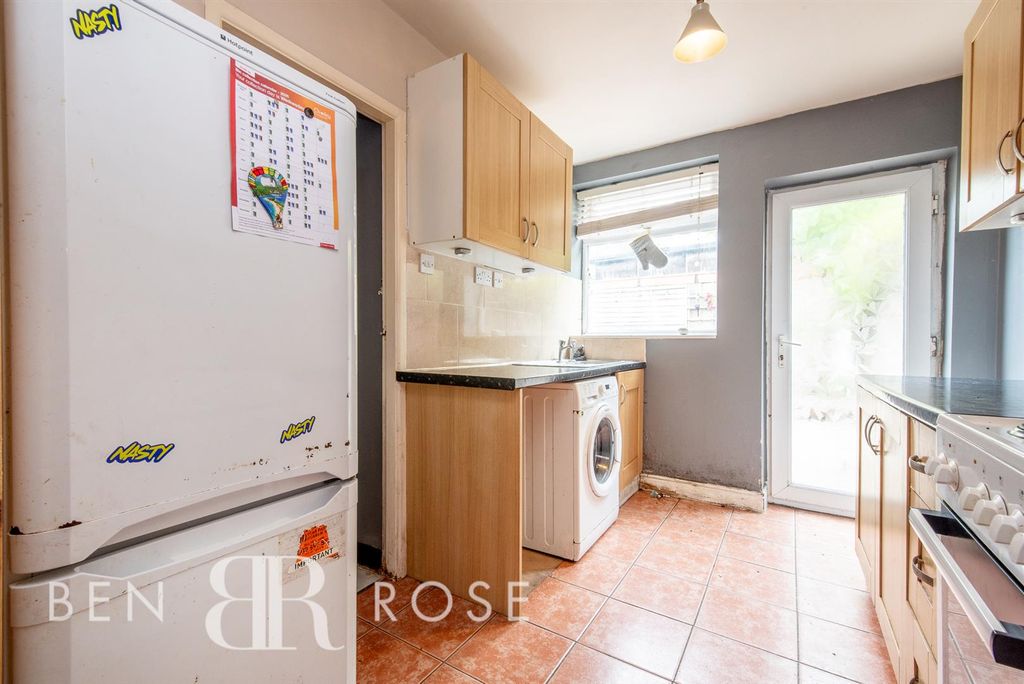 Property photo 3 of 16 Kitchen