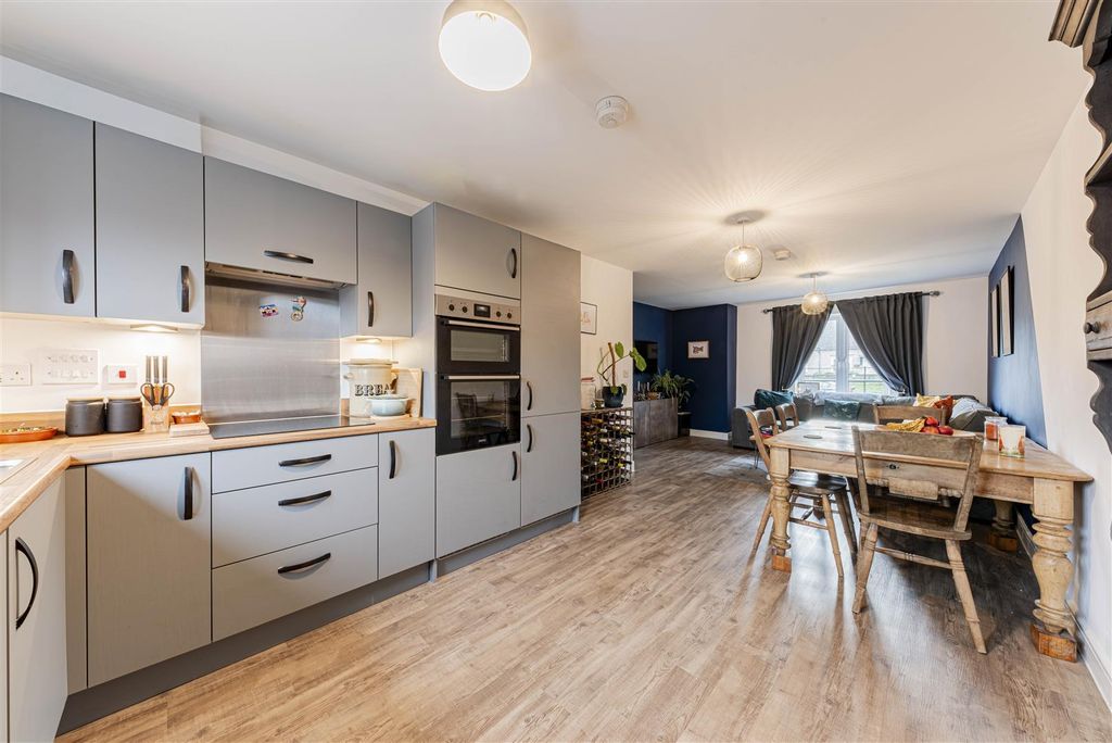 Property photo 2 of 11 L J Imaging-11.Jpg