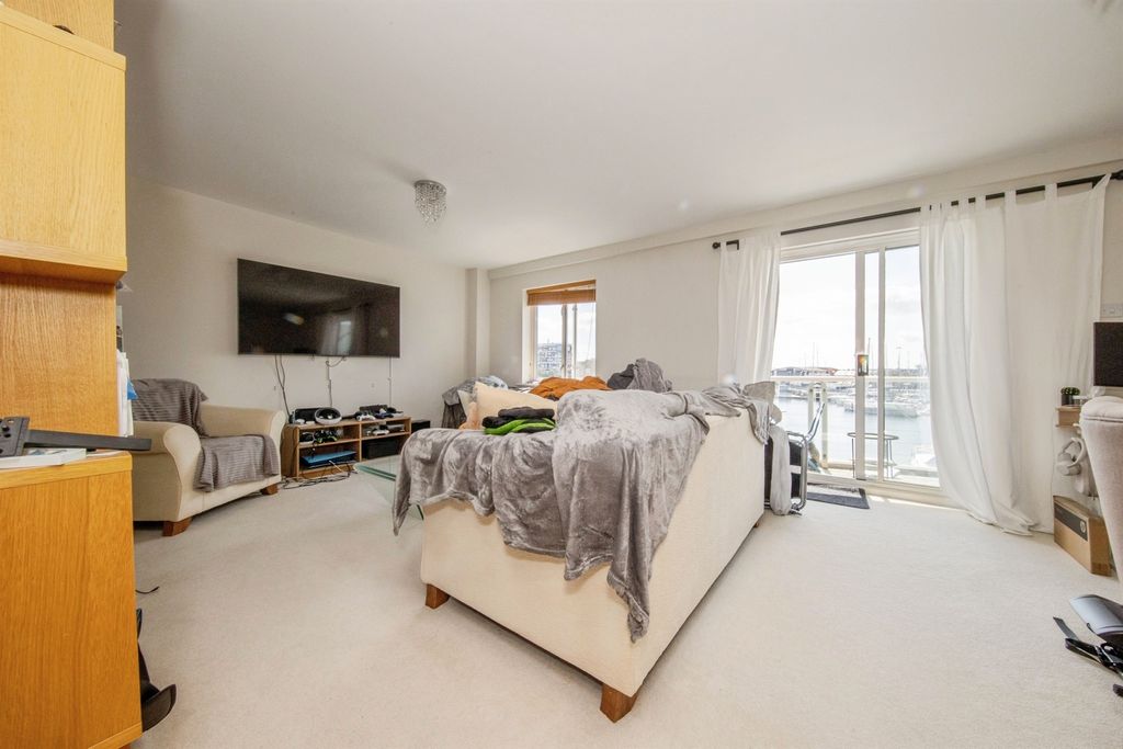 2 bed flat for saleNeptune Square, Ipswich IP4 photo 4