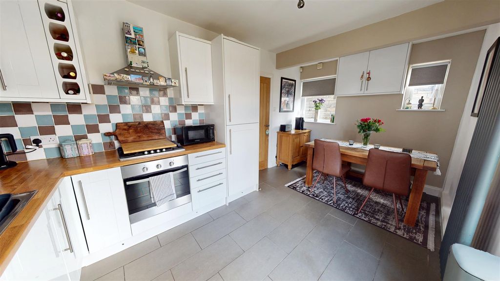 Property photo 3 of 14 Dining Kitchen