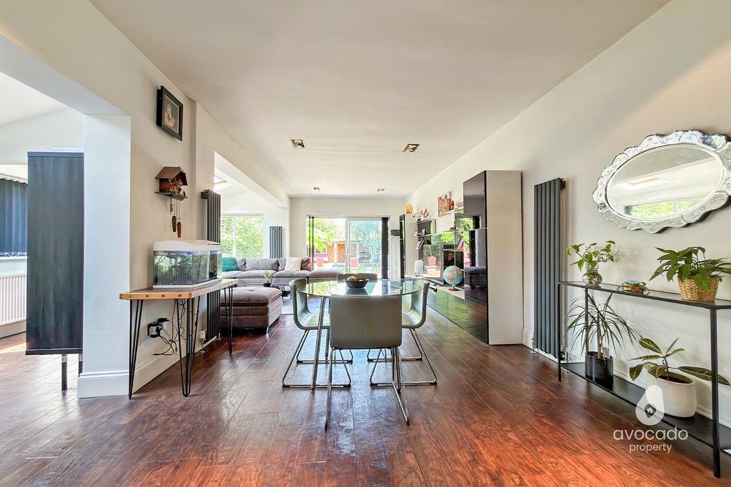 Property photo 3 of 18 4842443