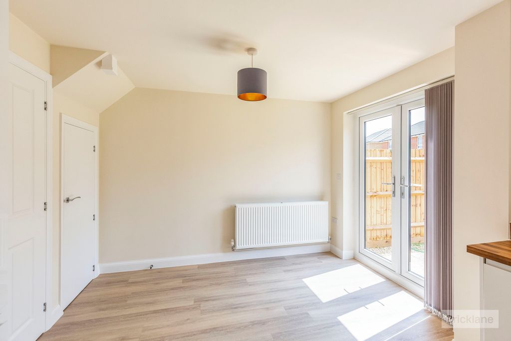 Property photo 3 of 10 Dining Room