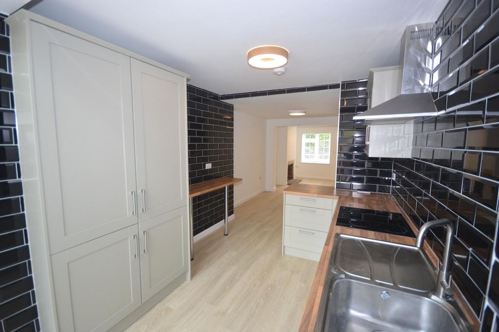 Property photo 3 of 9 Kitchen/Breakfast Room